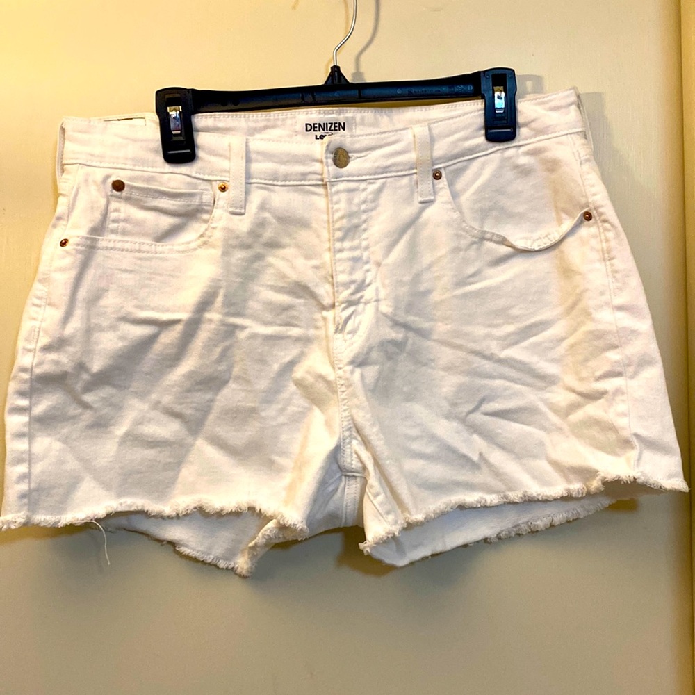 EUC white Levi shorts size 18. Fringed leg